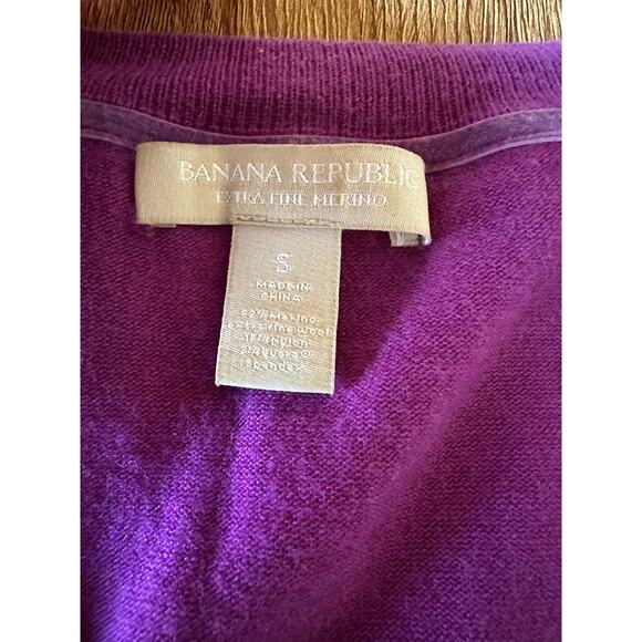 Banana Republic Extra Fine Merino Wool Purple Sweater Size Small - Picture 2 of 5
